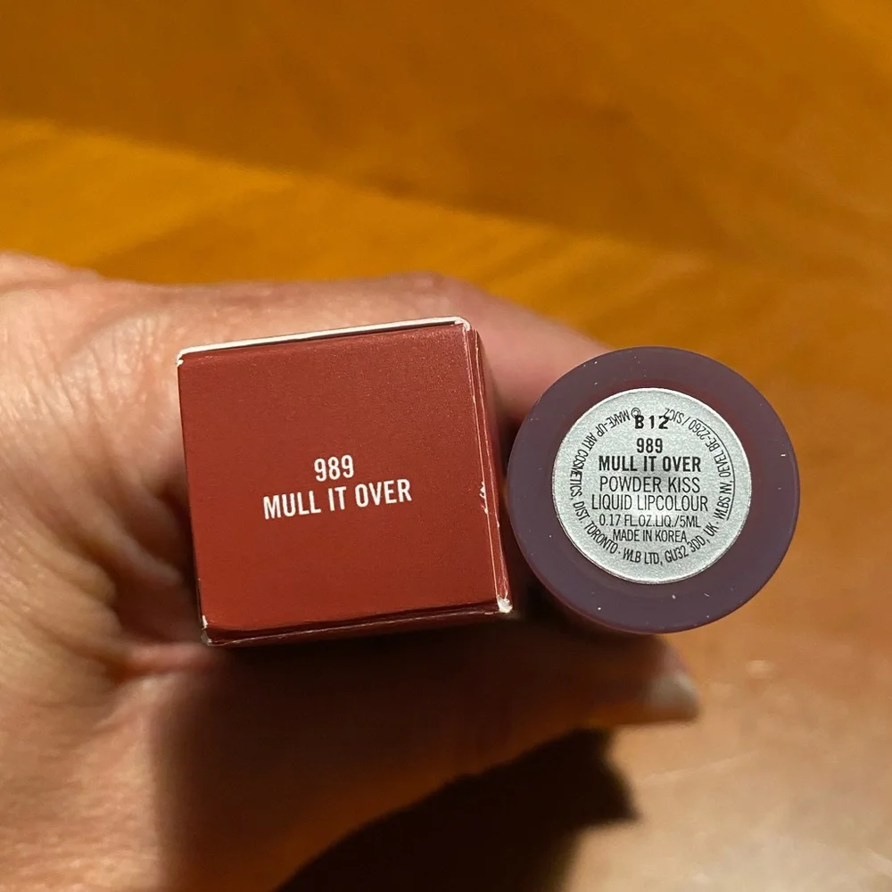 MAC Powder Kiss Liquid Lipcolour Mull it Over